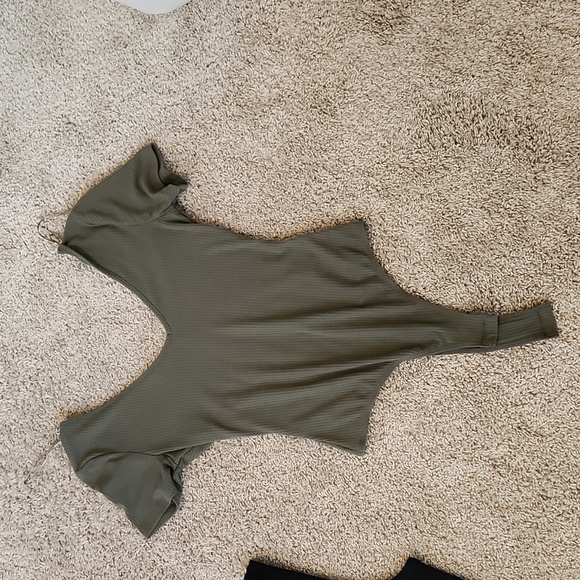 Set of 3 Bodysuites - Picture 8 of 8